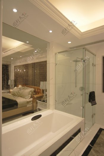 现代美式卧室浴室装修效果图