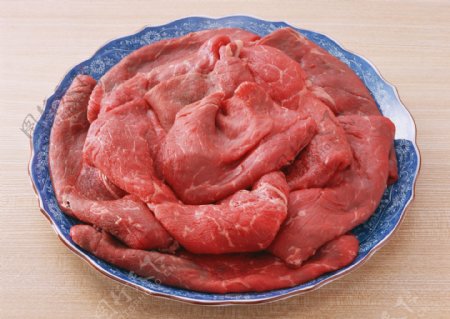 盘子里的鲜肉图片