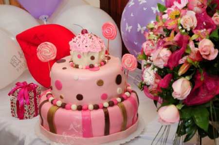 玫瑰花与生日蛋糕图片