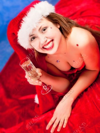 喝酒的圣诞女郎图片