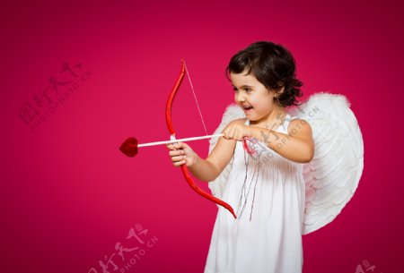 射箭的小天使图片