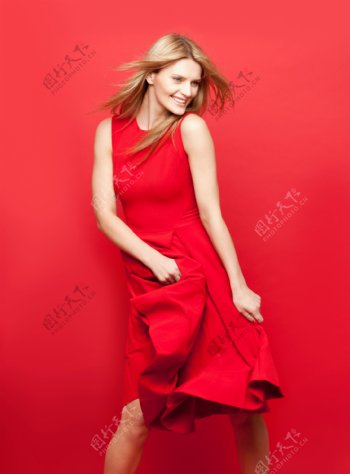 美丽红裙女人图片