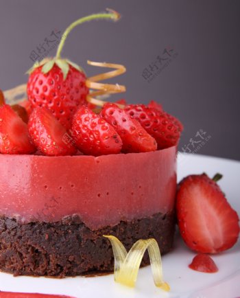 盘子里的草莓甜心