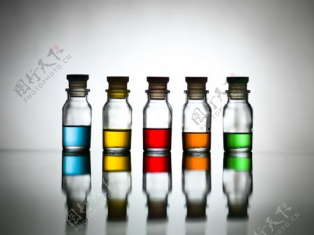 彩色液体的实验瓶子图片