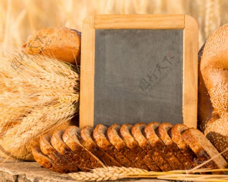 面包和稻穗图片