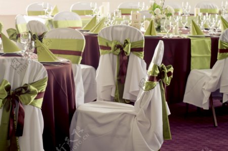 婚礼饭店的餐桌图片