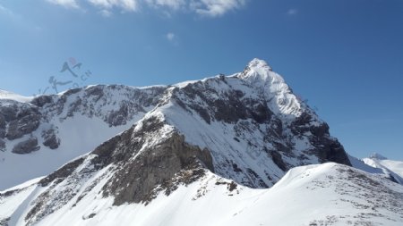 高清阿尔高冬季雪山图片