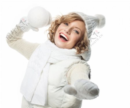 扔雪球的冬天女孩图片