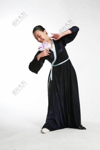优美舞蹈的朝鲜美女演员图片