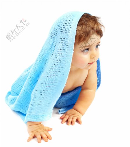 披着毛巾的宝宝图片