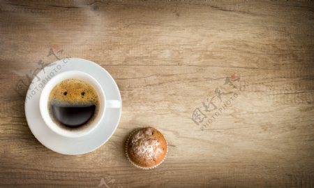 一杯咖啡与面包图片