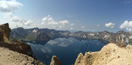 美丽的长白山湖泊风景图片