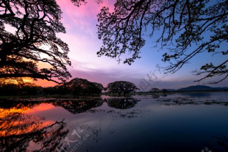 美丽湖泊晚霞风景图片