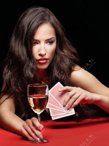 在赌场的女人图片
