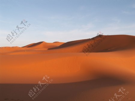高清荒凉沙漠风景图片