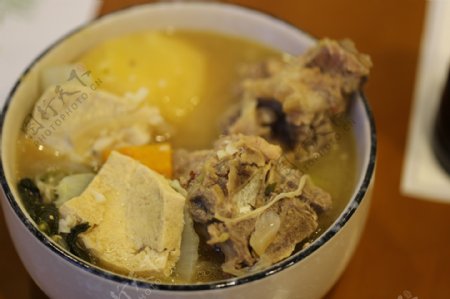 韩式土豆脊骨汤图片