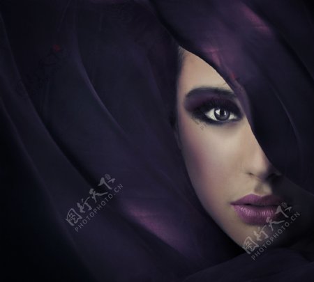 紫色纱与女人图片