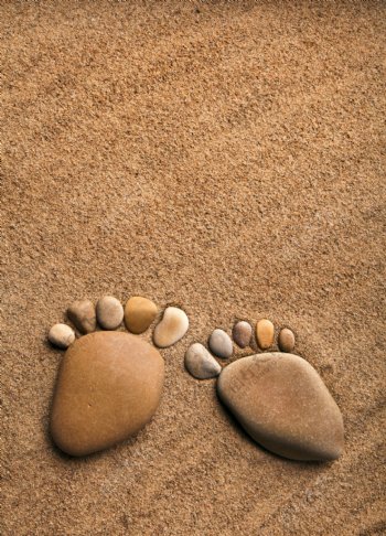沙滩上的石头脚丫