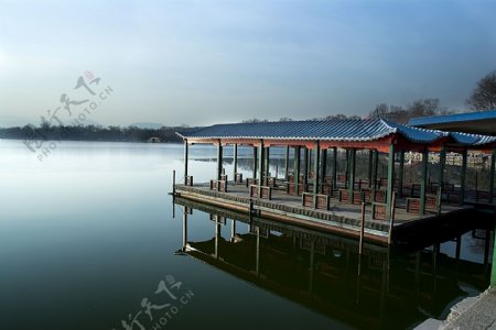 圆明园湖景图片