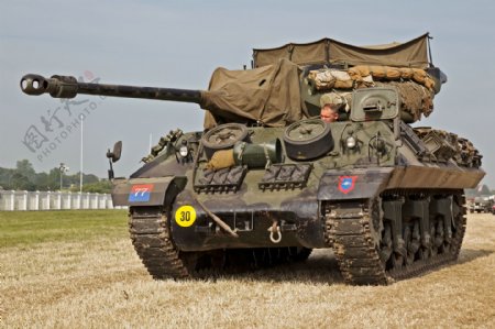 武装的坦克车图片