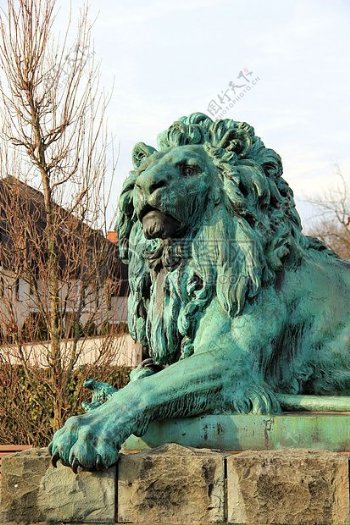 绿色的狮子雕像