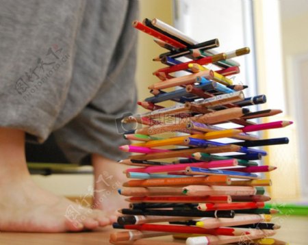 彩色铅笔叠积木游戏