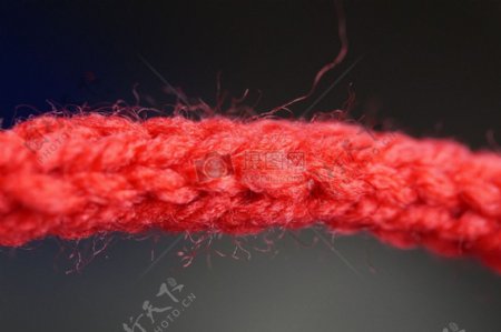 红色的针织线