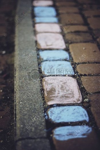 街道旁的石砖