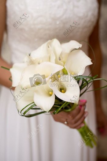 洁白的新娘捧花