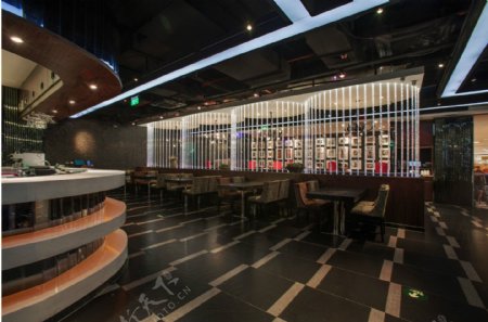 欧式奢华气派餐厅深色地板工装装修效果图