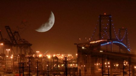 城市夜景月球照耀延时摄影素材