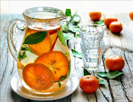 柑橘汁和新鲜水果