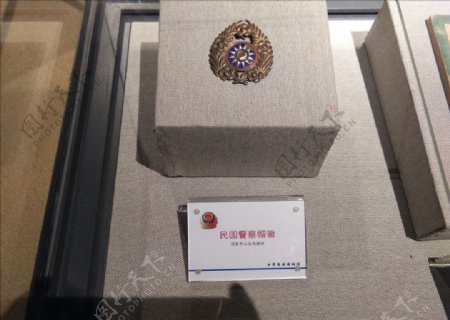 明国警察帽徽照片