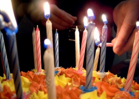 生日蜡烛蛋糕