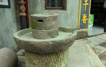 重庆两江国际影视城石磨