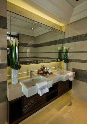 现代奢华欧式浴室洗脸台装修效果图