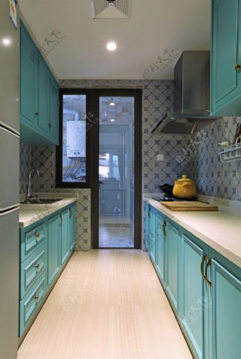 简约风室内设计厨房蓝色调壁柜效果图