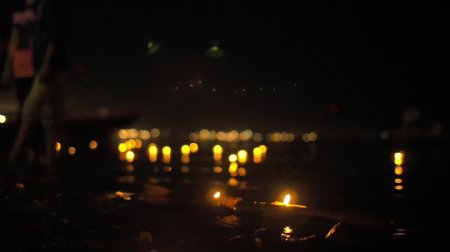 恒河上的蜡烛