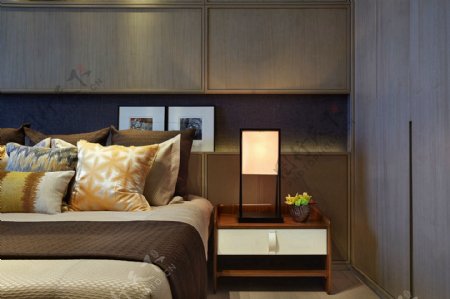 现代时尚卧室深褐色柜子室内装修效果图