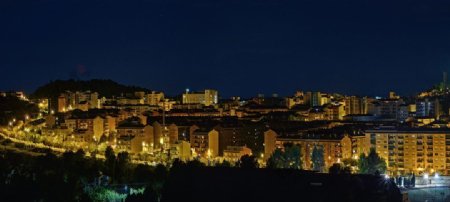 西班牙房屋晚上城市风景