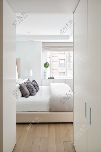 现代卧室纯白室内装修效果图
