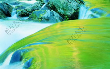 绿色水流