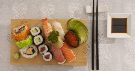 美味的寿司拼盘