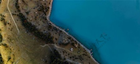 玉隆拉措湖泊