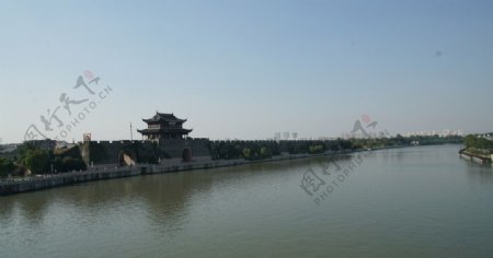 护城河桥
