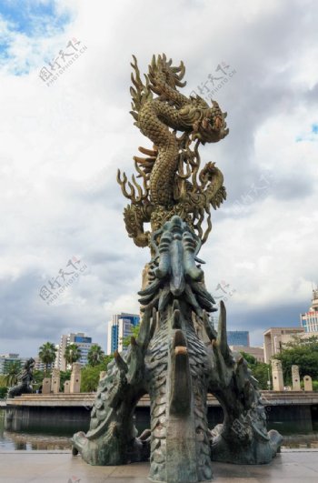 巨龙雕塑
