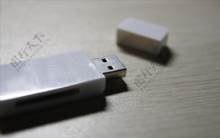 白色USB1.0读卡器