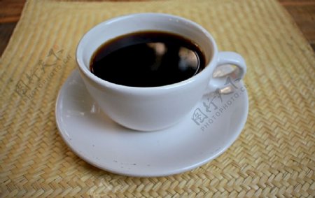 黑色热咖啡