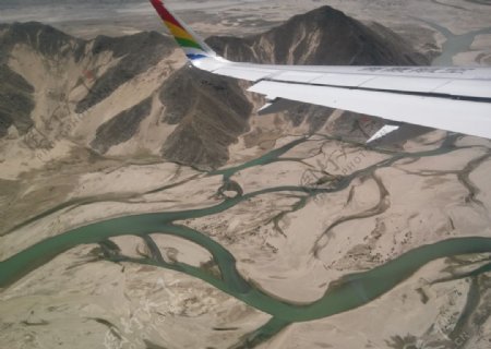 飞机俯瞰高原河流