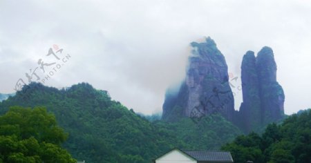 雨雾中的江郞山